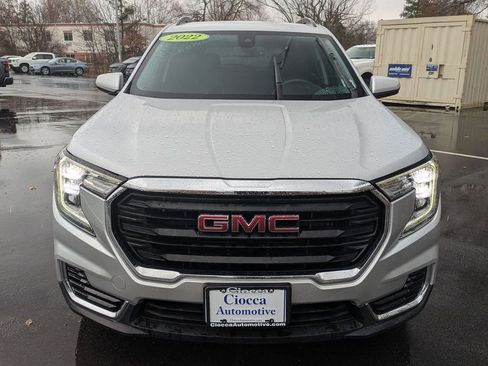 Used 2022 GMC Terrain SLE w/ Driver Convenience Package image 2