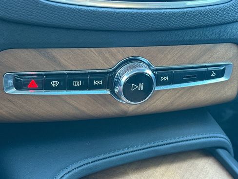 Used 2025 Volvo XC90 T8 Core w/ Protection Package Premier image 24