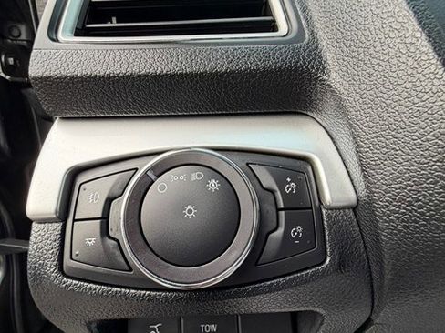 Used 2017 Ford Explorer XLT w/ Equipment Group 202A image 19