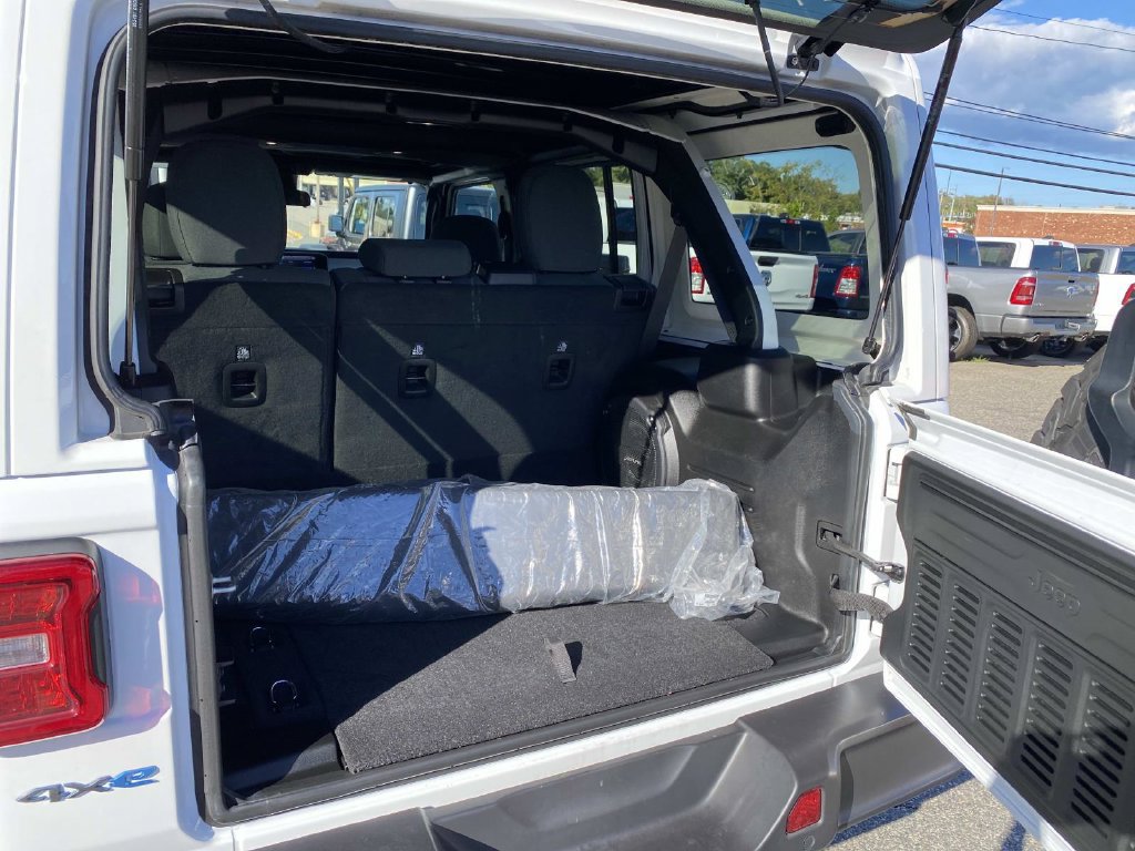 Certified 2024 Jeep Wrangler Unlimited AWD/4WD image 5