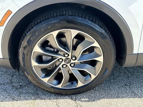 Used 2022 Lincoln Nautilus Reserve w/ Equipment Group 201A image 13