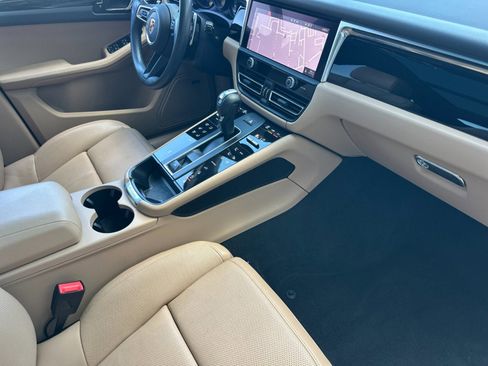 Certified 2023 Porsche Macan AWD/4WD image 16