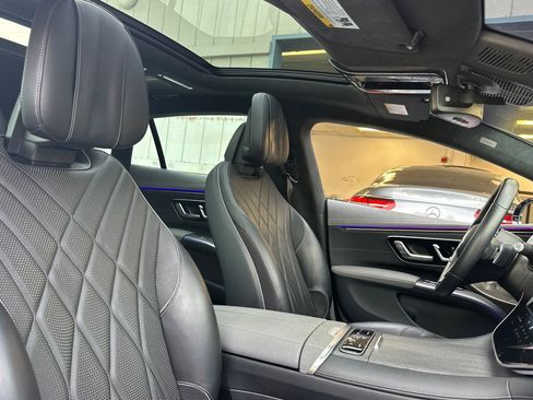 Used 2023 Mercedes-Benz EQS 580 4MATIC Sedan image 32