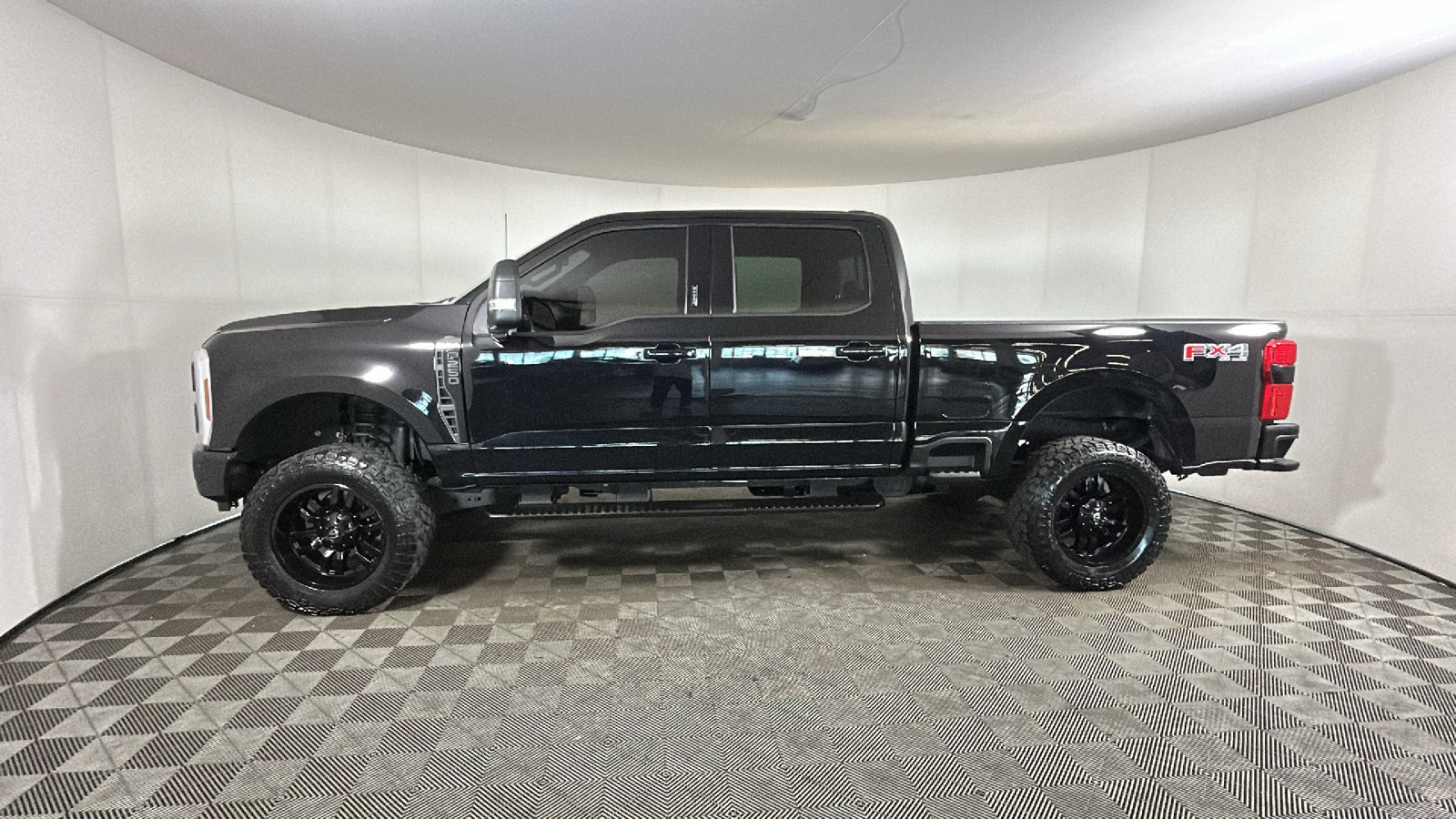Used 2024 Ford F250 XLT w/ XLT Premium Package AWD/4WD image 7