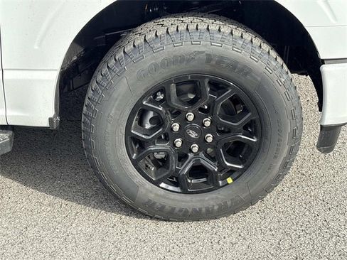 New 2026 Ford F150 XLT w/ XLT Black Appearance Package image 9