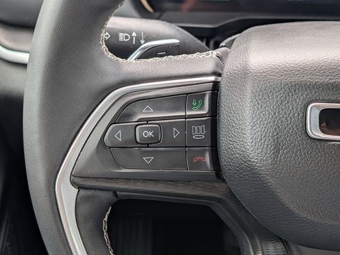 Used 2023 Jeep Grand Cherokee Altitude AWD/4WD image 31