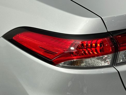 Used 2024 Toyota Corolla LE FWD image 33