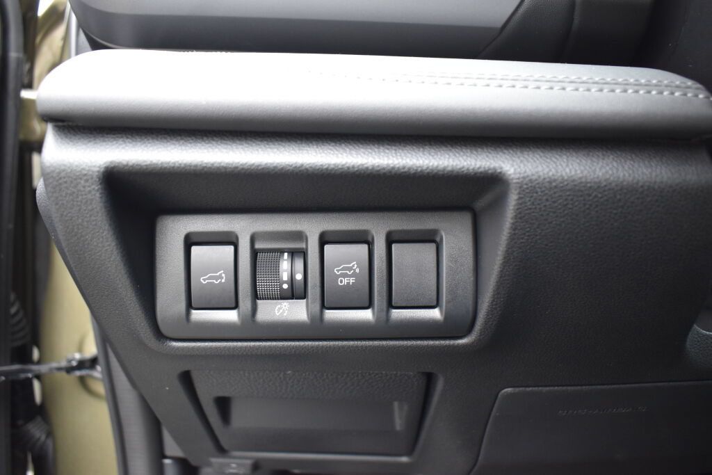 Used 2025 Subaru Outback Limited AWD/4WD image 15