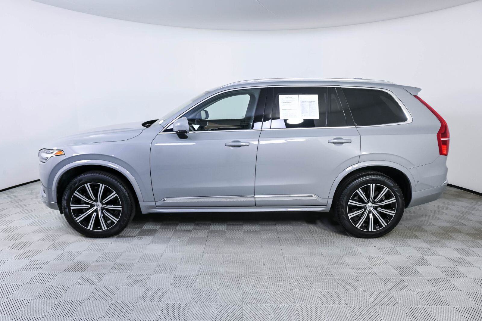 Certified 2024 Volvo XC90 B5 Plus AWD/4WD image 2