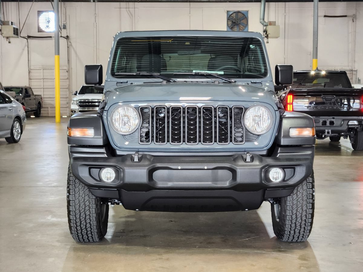 Used 2025 Jeep Wrangler Unlimited Sport AWD/4WD image 2