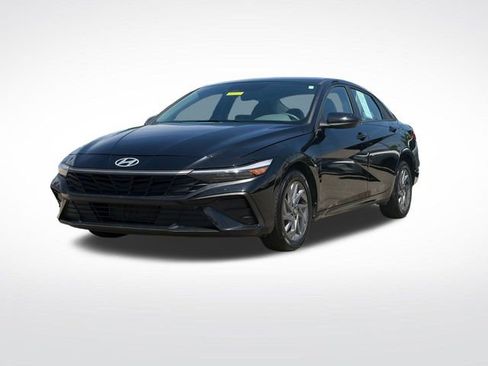 Used 2024 Hyundai Elantra SEL FWD image 13