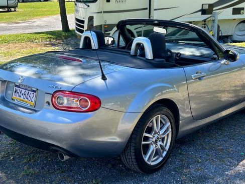 Used 2013 MAZDA MX-5 Miata Sport RWD image 3