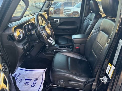 Used 2019 Jeep Wrangler Unlimited Sahara image 11