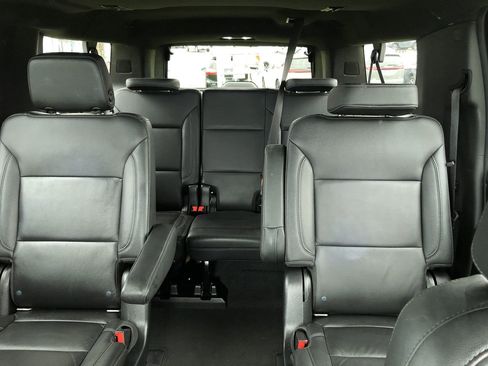 Used 2021 Chevrolet Suburban LT w/ LT Signature Plus Package image 13