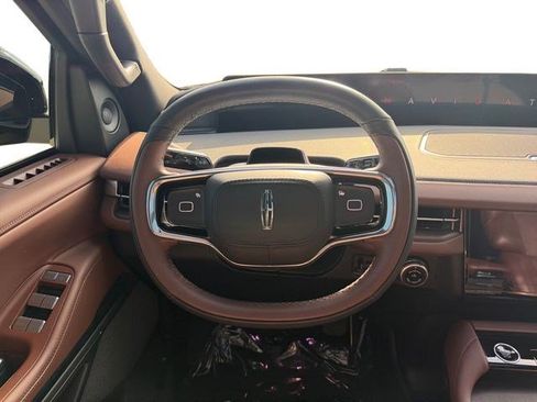 Used 2025 Lincoln Navigator Reserve AWD/4WD image 13