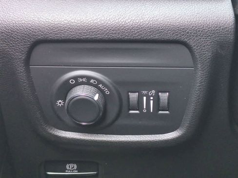 New 2025 Jeep Grand Cherokee Laredo w/ Luxury Tech Group I RWD image 18
