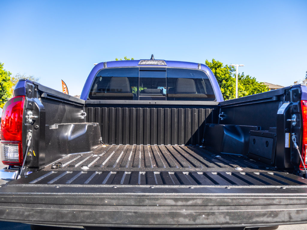 Used 2022 Toyota Tacoma SR5 RWD image 13