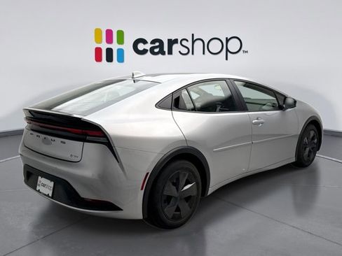 Used 2024 Toyota Prius LE image 5