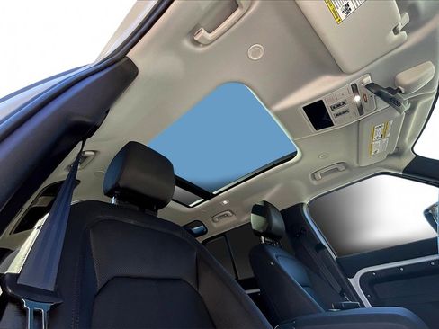 Used 2025 Land Rover Defender 110 S image 27