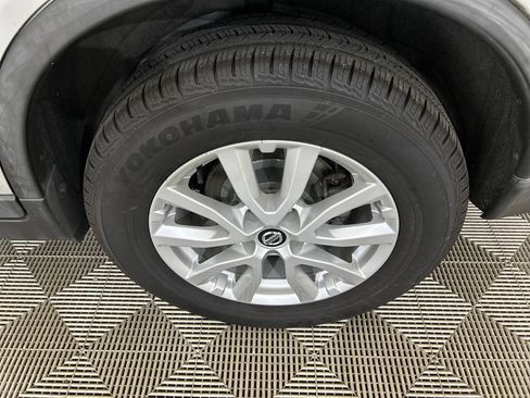 Used 2019 Nissan Rogue SV AWD/4WD image 10
