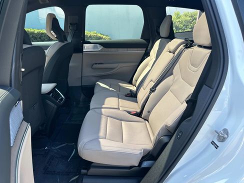 Certified 2025 Volvo EX90 Ultra image 22