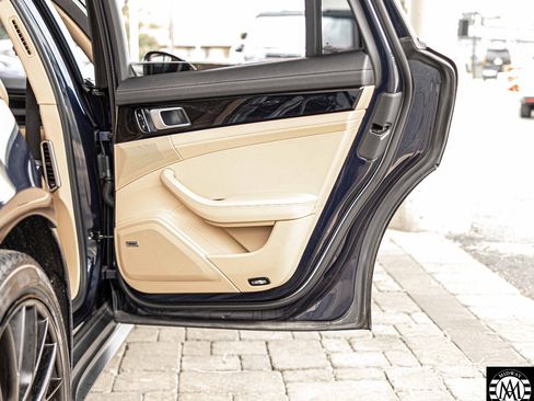 Used 2018 Porsche Panamera 4 image 37