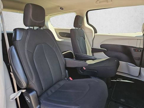 Used 2024 Chrysler Voyager LX FWD image 20
