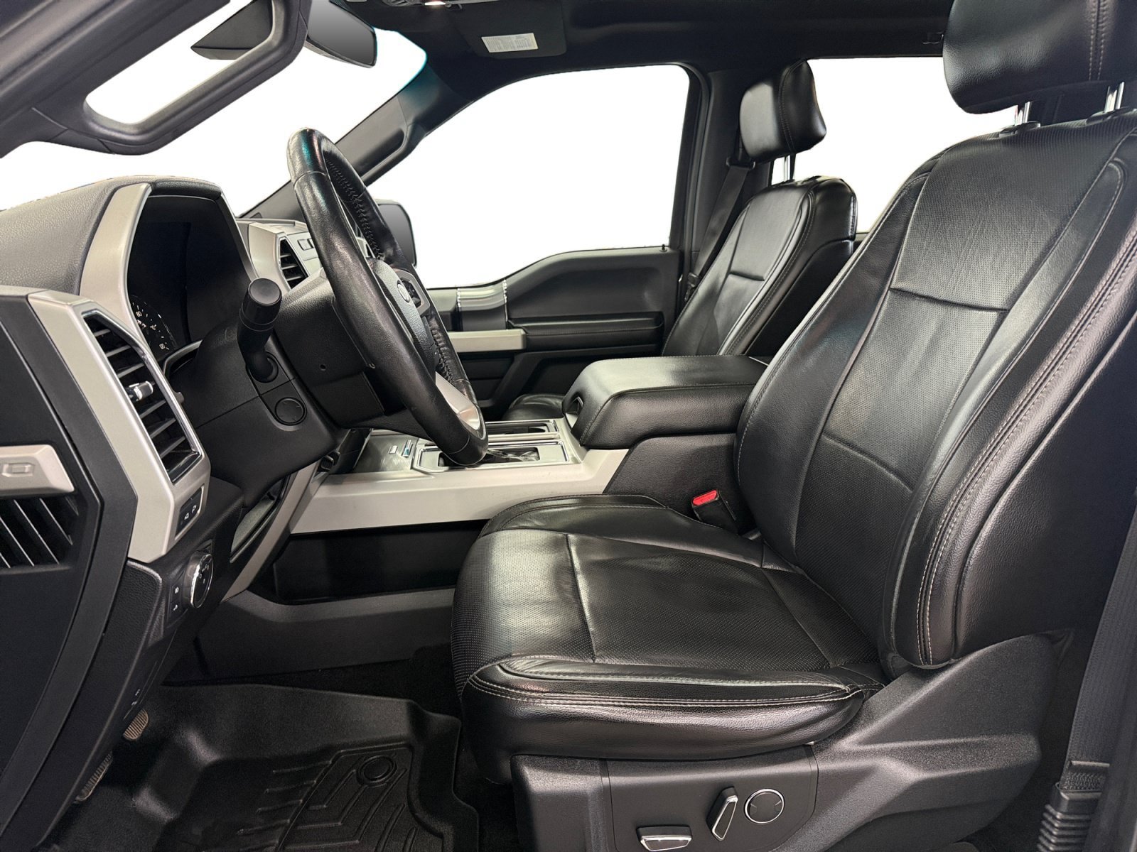 Used 2017 Ford F150 Lariat w/ Equipment Group 502A Luxury AWD/4WD image 7