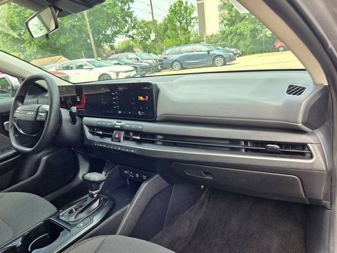 Used 2025 Kia K4 LXS image 30