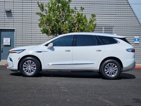 Used 2024 Buick Enclave Essence w/ Trailering Package, 5000 lbs. FWD image 9