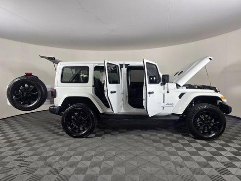 Used 2023 Jeep Wrangler Unlimited Sahara w/ Cold Weather Group AWD/4WD image 20
