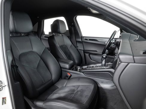 Used 2018 Porsche Macan image 28