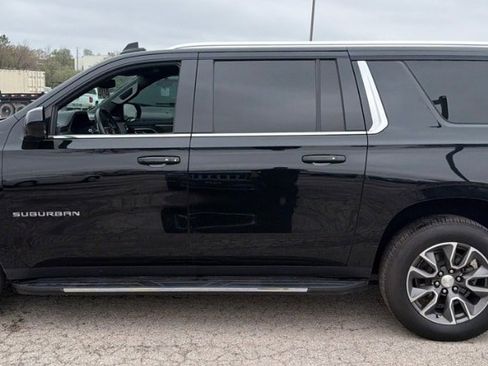 Used 2021 Chevrolet Suburban LT image 4