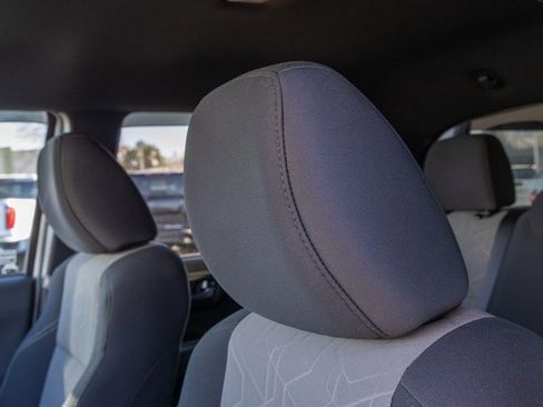 Used 2022 Toyota Tacoma TRD Off-Road image 10