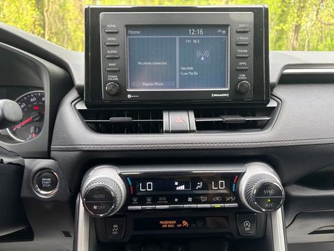 Used 2021 Toyota RAV4 XLE AWD/4WD image 9