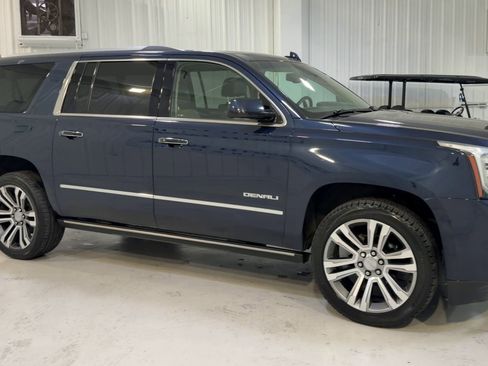 Used 2018 GMC Yukon XL Denali w/ Denali Ultimate Package image 3