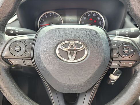 Used 2021 Toyota RAV4 LE image 30