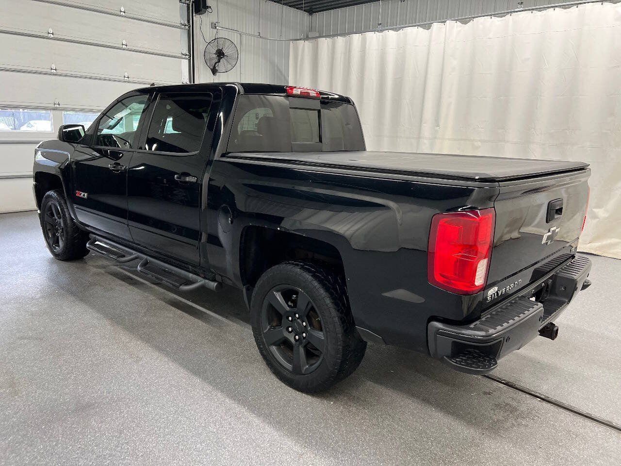 Used 2017 Chevrolet Silverado 1500 LTZ Z71 w/ Realtree Edition AWD/4WD image 6