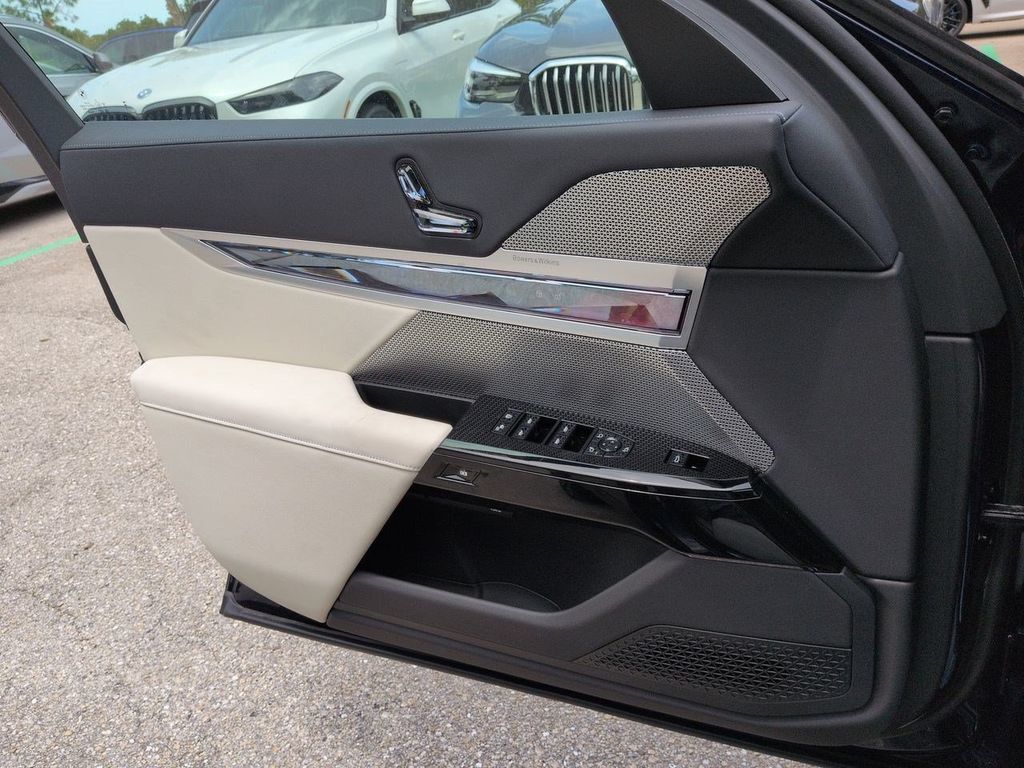 New 2026 BMW 750e xDrive AWD/4WD image 30