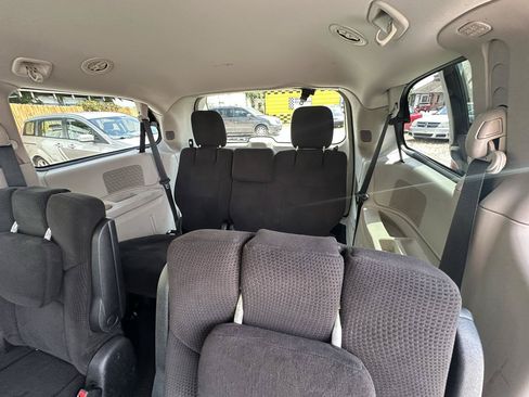 Used 2012 Dodge Grand Caravan SXT FWD image 10