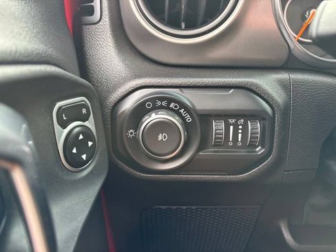 Used 2019 Jeep Wrangler Unlimited Sport S AWD/4WD image 20