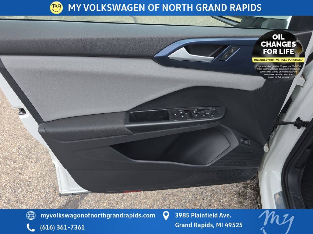 Used 2023 Volkswagen Taos SE FWD image 12