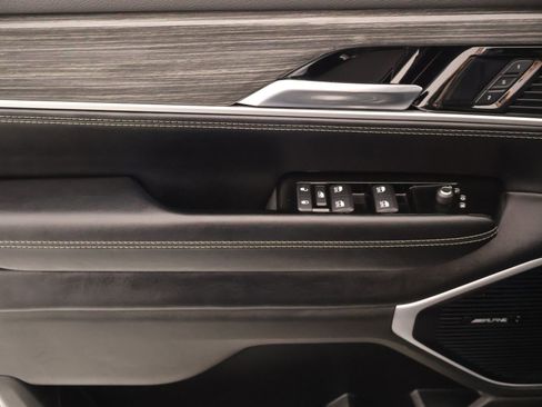 Used 2022 Jeep Wagoneer Series II w/ Premium Group I AWD/4WD image 18