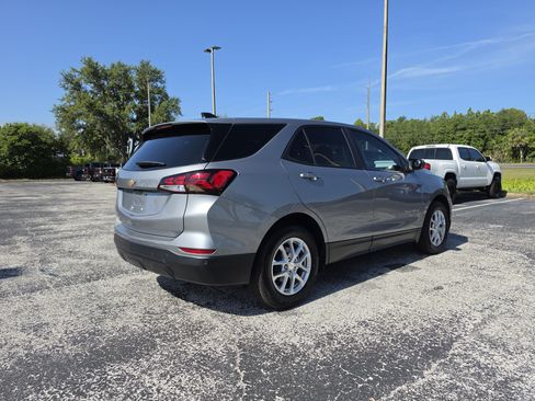 Used 2024 Chevrolet Equinox LS w/ LS Convenience Package FWD image 5