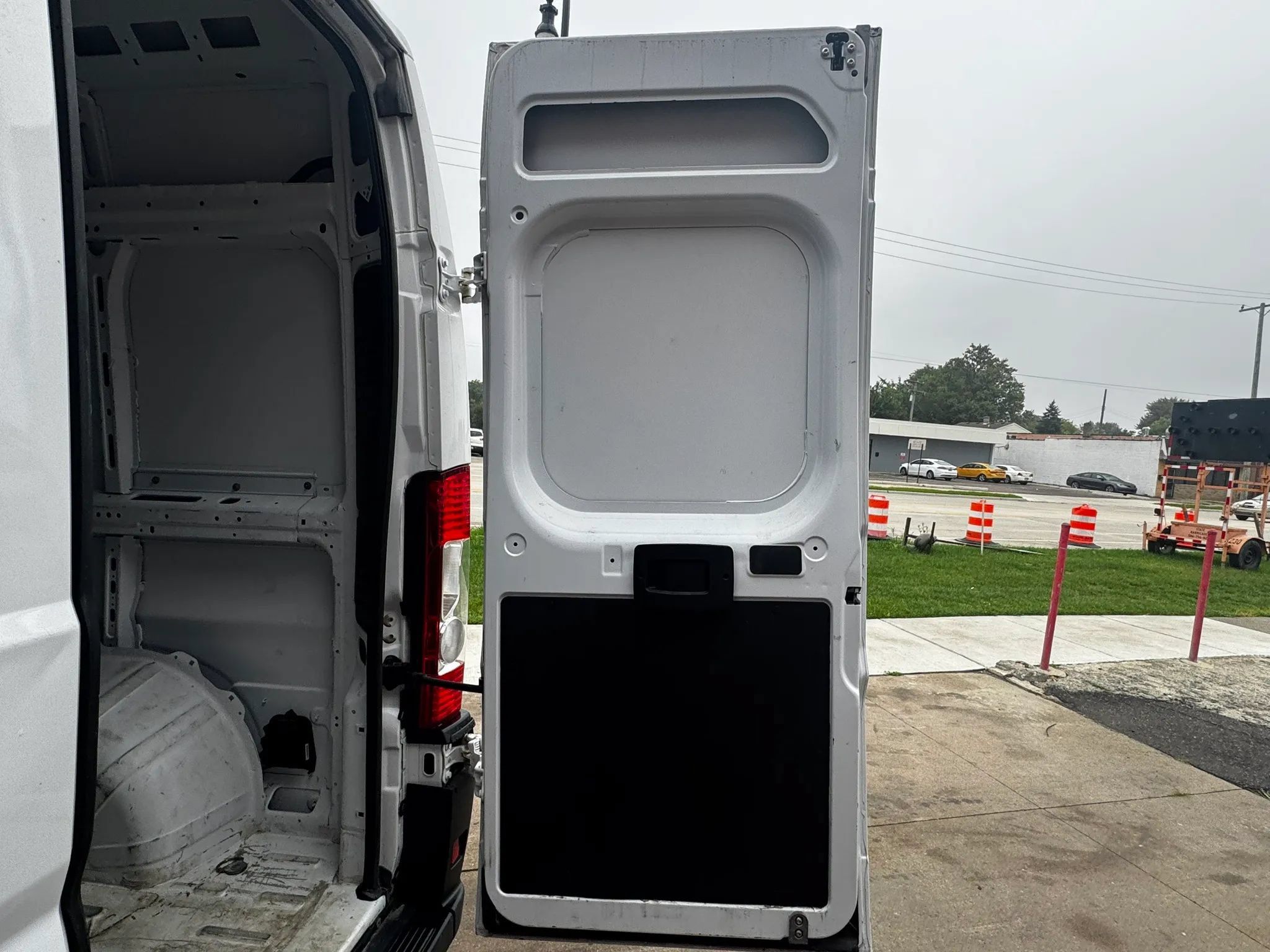 Used 2025 RAM ProMaster 2500 w/ Convenience Group FWD image 21