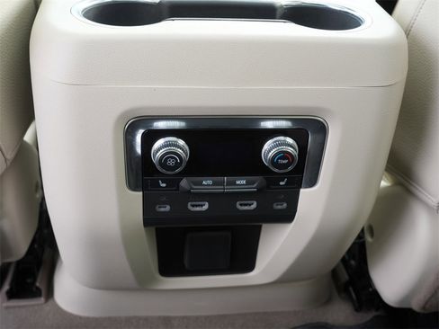 Used 2024 GMC Yukon XL Denali w/ Advanced Technology Package image 29