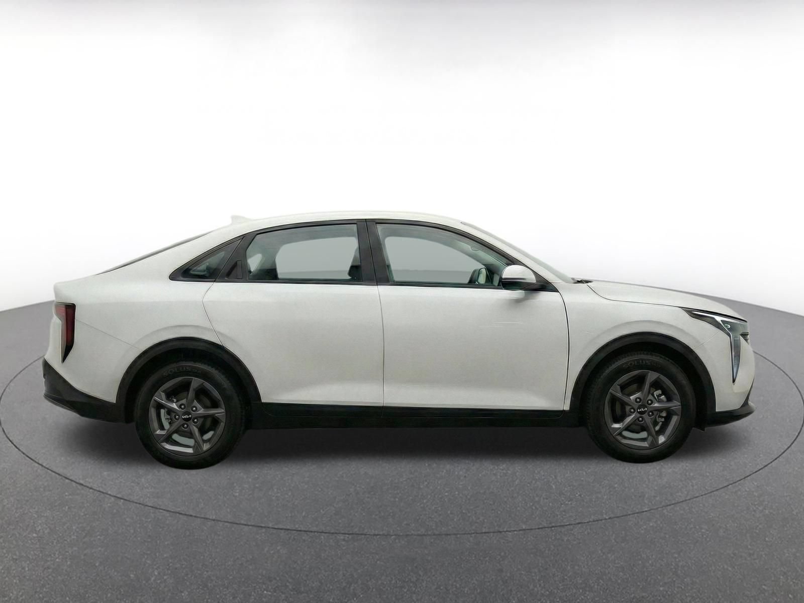 Used 2025 Kia K4 FWD image 9