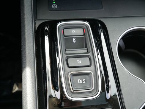 Certified 2025 Honda Pilot Touring image 24