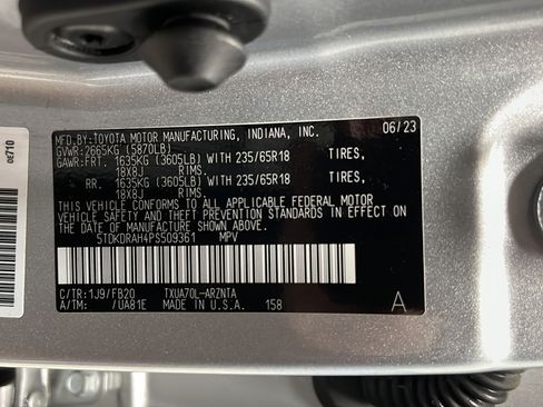 Used 2023 Toyota Highlander LE FWD image 29