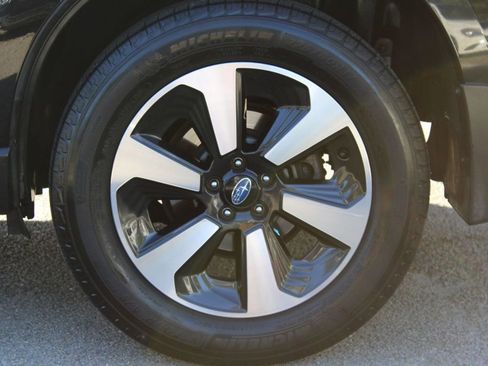 Used 2017 Subaru Forester 2.5i Premium w/ All-Weather Package image 33